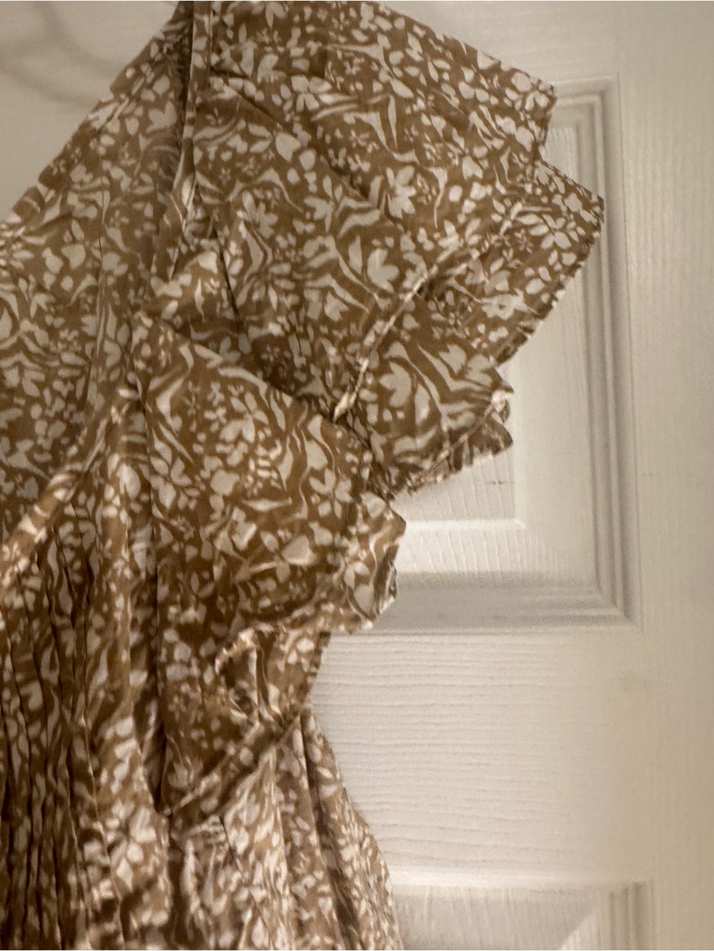 Universal Thread Floral Ruffle Sleeve Camisole - Tan & White - Picture 4 of 5